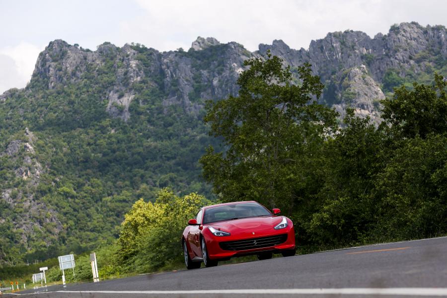  Ferrari GTC4Lusso T 2017 года  (TH) (фото 2 из 4)
